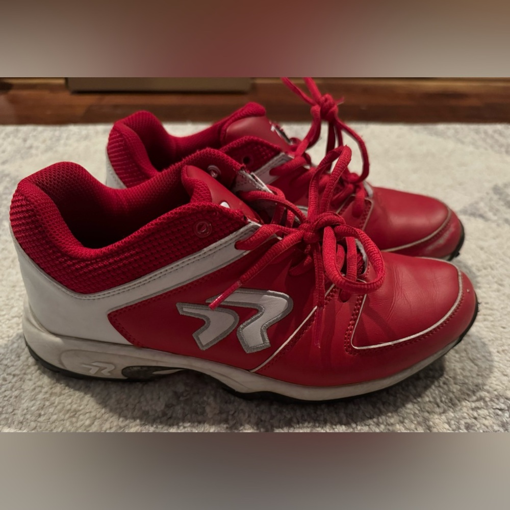 Women’s Ringor turf shoes softball 9.5